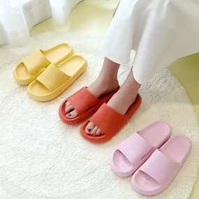 Custom slippers met logo | Slippers bedrukken vanaf kle...