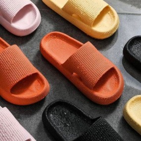 Slippers laten maken met bedrijfslogo | Relatiegeschenk...